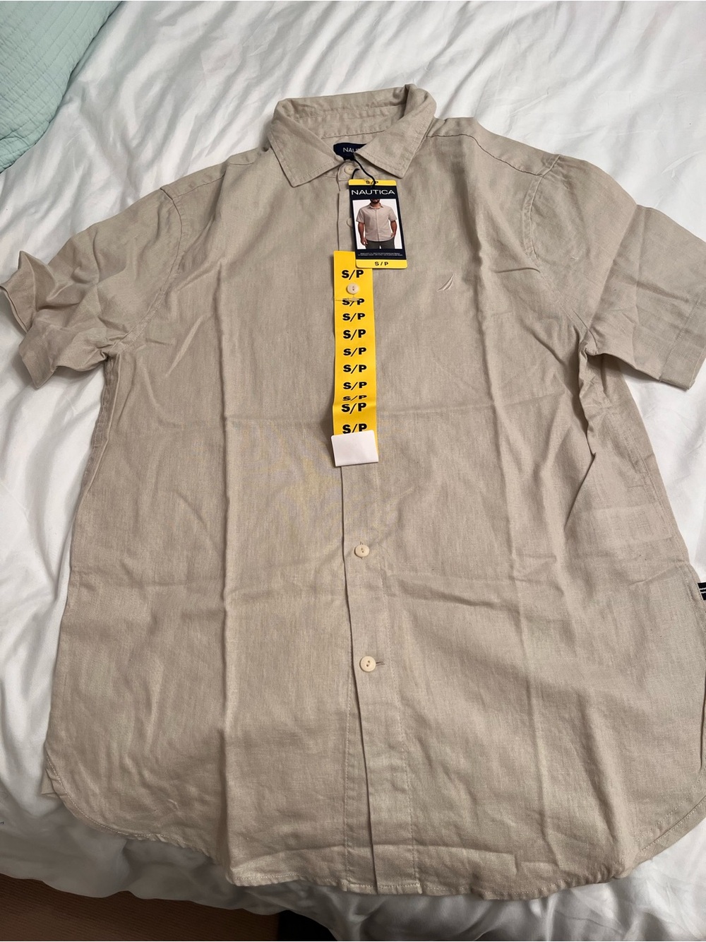 Nautica Men’s Short Sleeve Button-Up Shirt in Beige Sz S